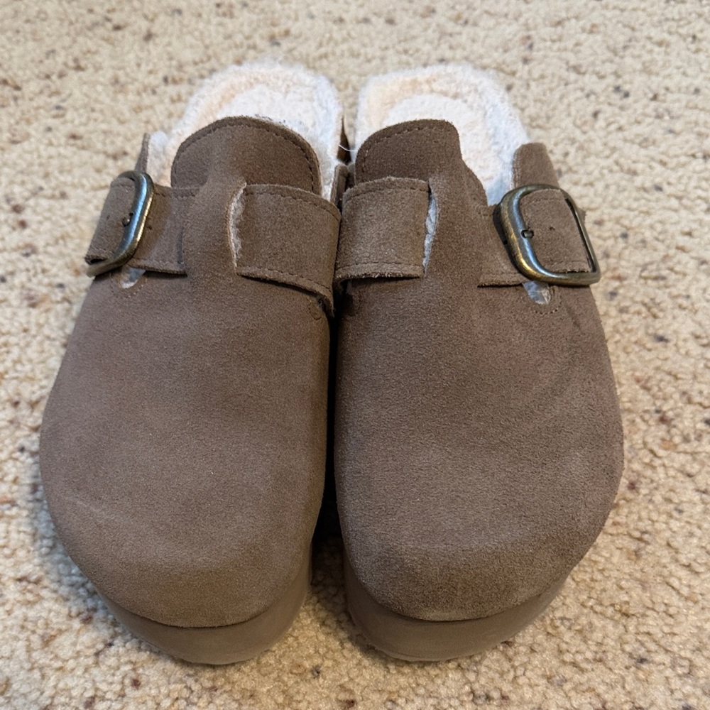 Cushionaire platform clogs